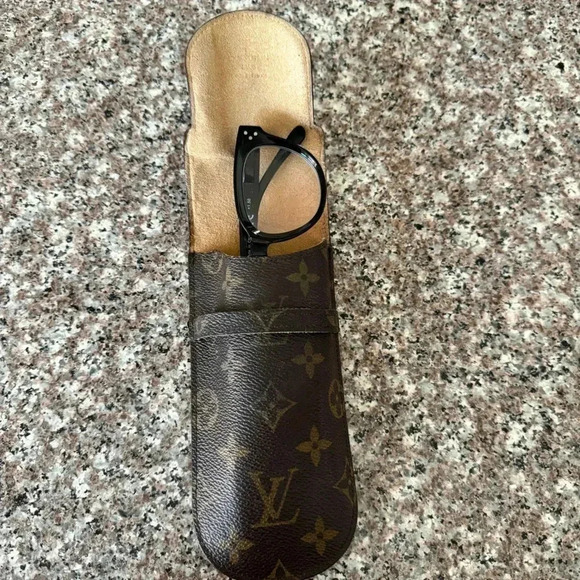 Louis Vuitton Monogram Etui a Lunettes Rabat Eyeglass Case - Picture 6 of 17